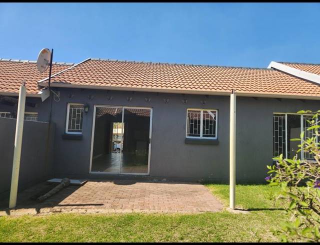 2 BEDROOM TOWNHOUSE FOR SALE IN GREENSTONE HILL